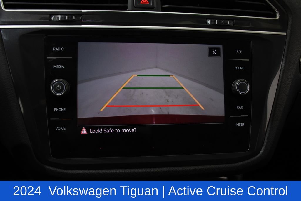 Used 2024 Volkswagen Tiguan SE image 18