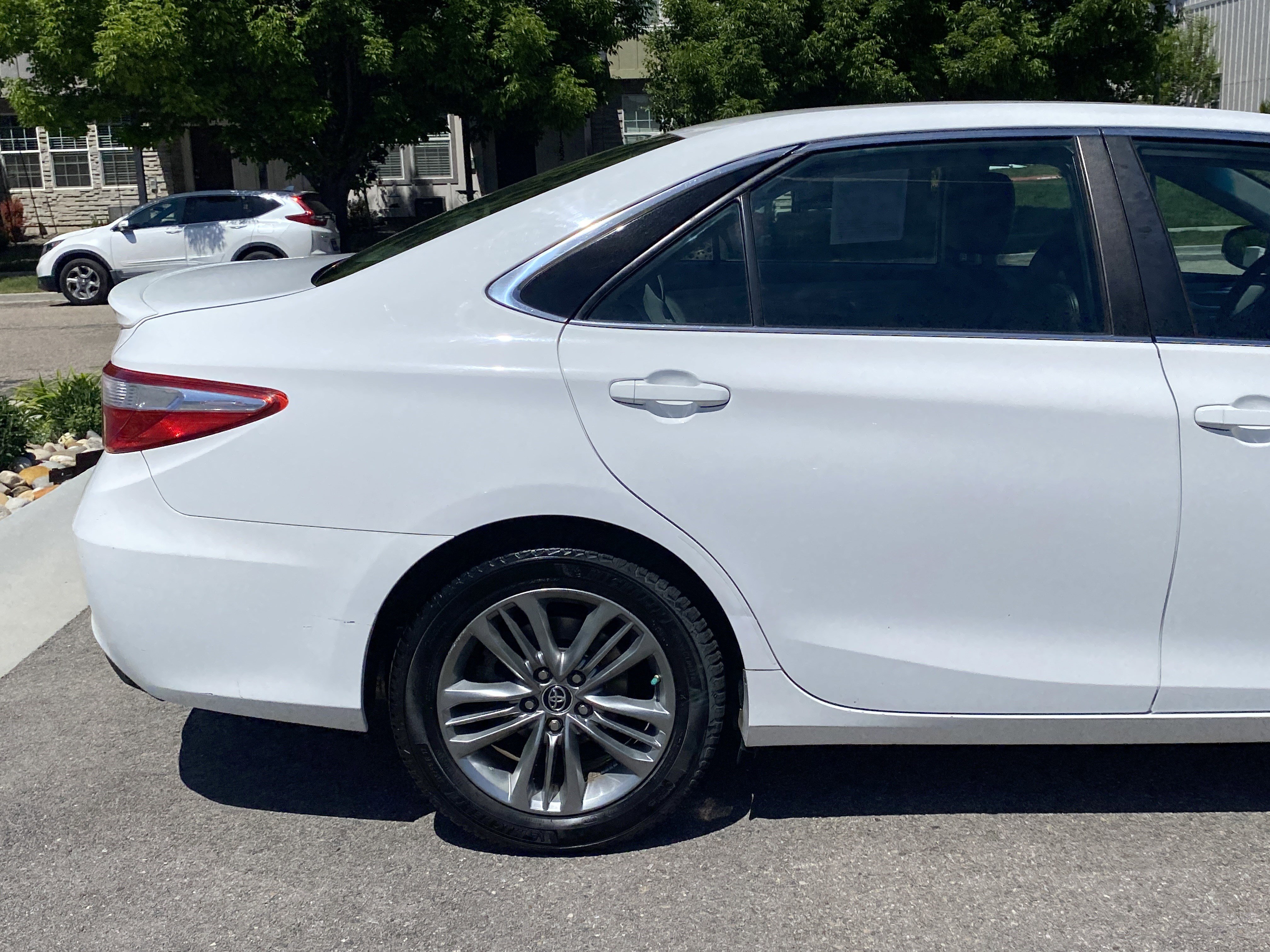 Used 2015 Toyota Camry SE FWD image 6