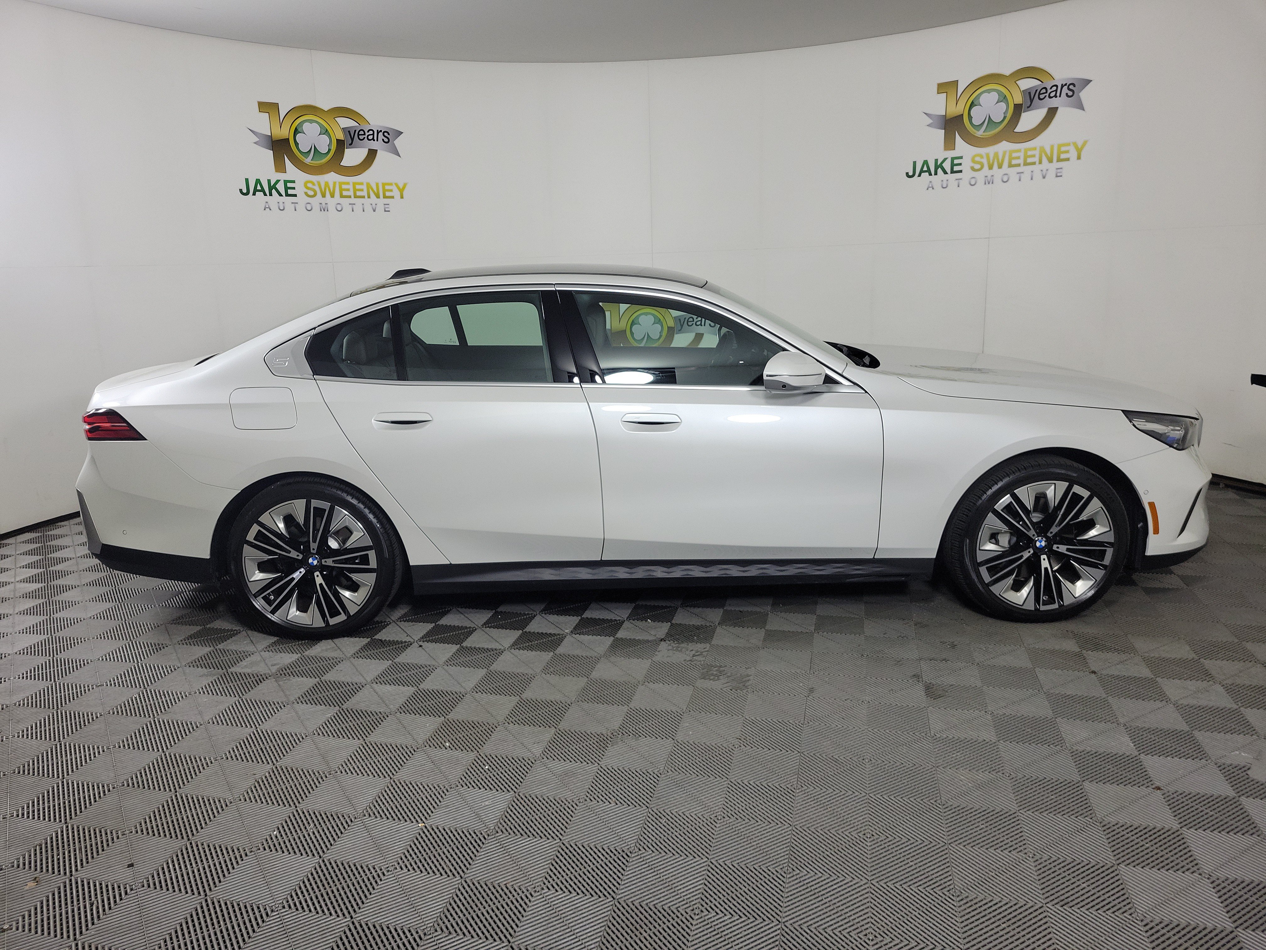 Certified 2027 BMW 530i xDrive w/ Premium Package AWD/4WD image 8