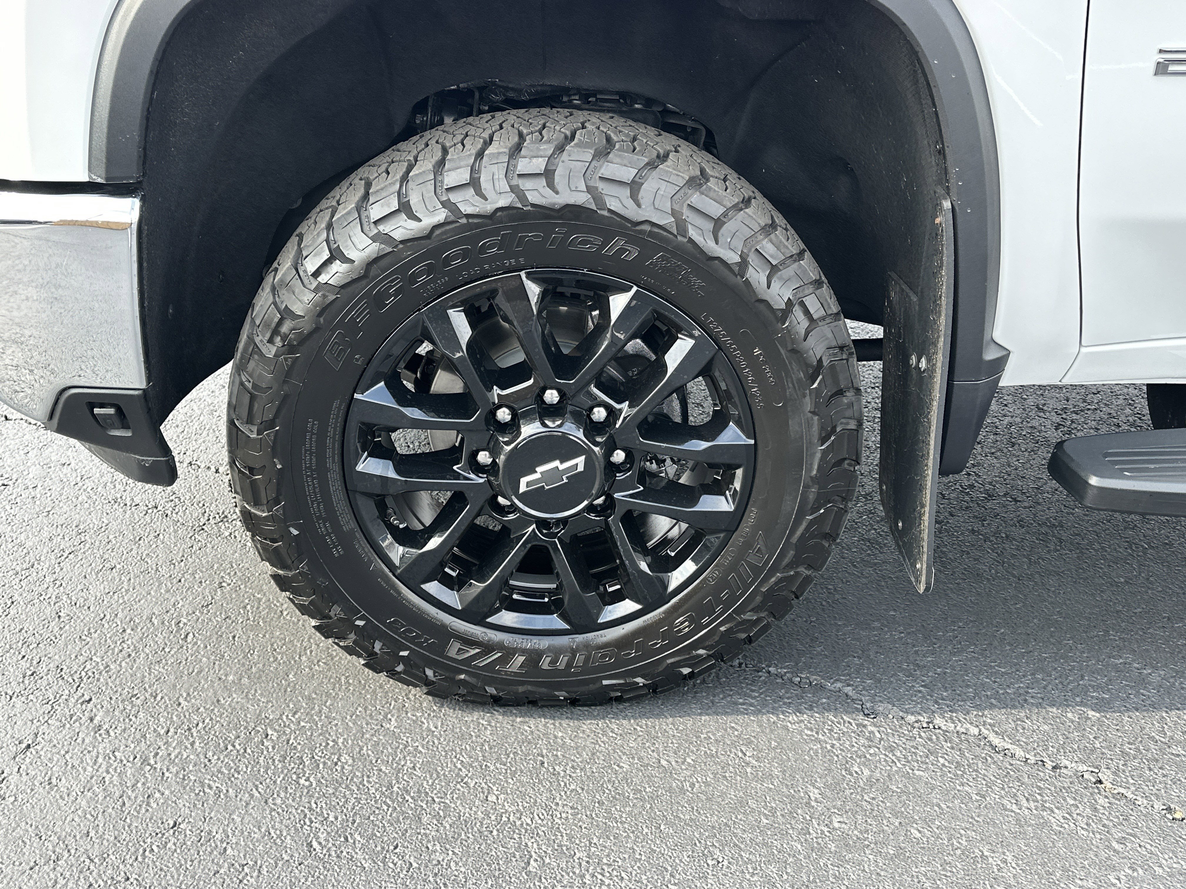 Used 2025 Chevrolet Silverado 2500 LTZ w/ LTZ Premium Package image 11