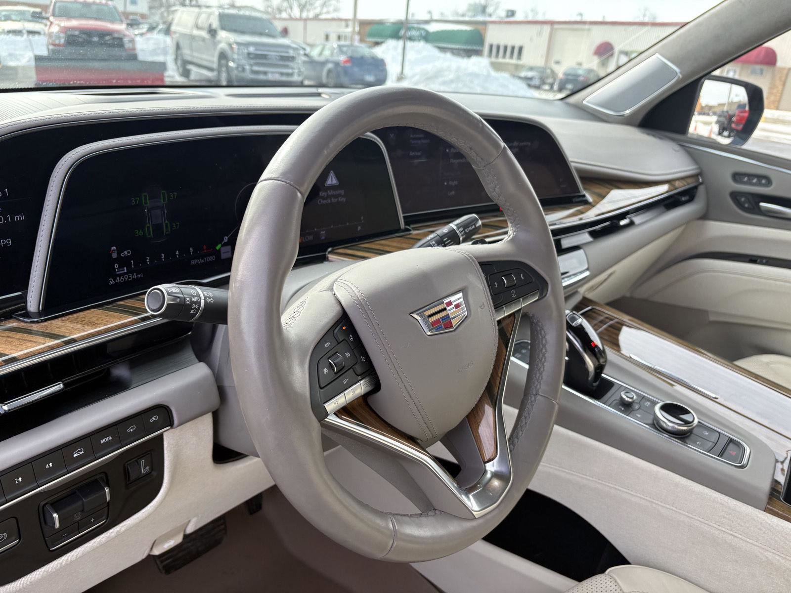 Used 2022 Cadillac Escalade Premium Luxury Platinum image 9