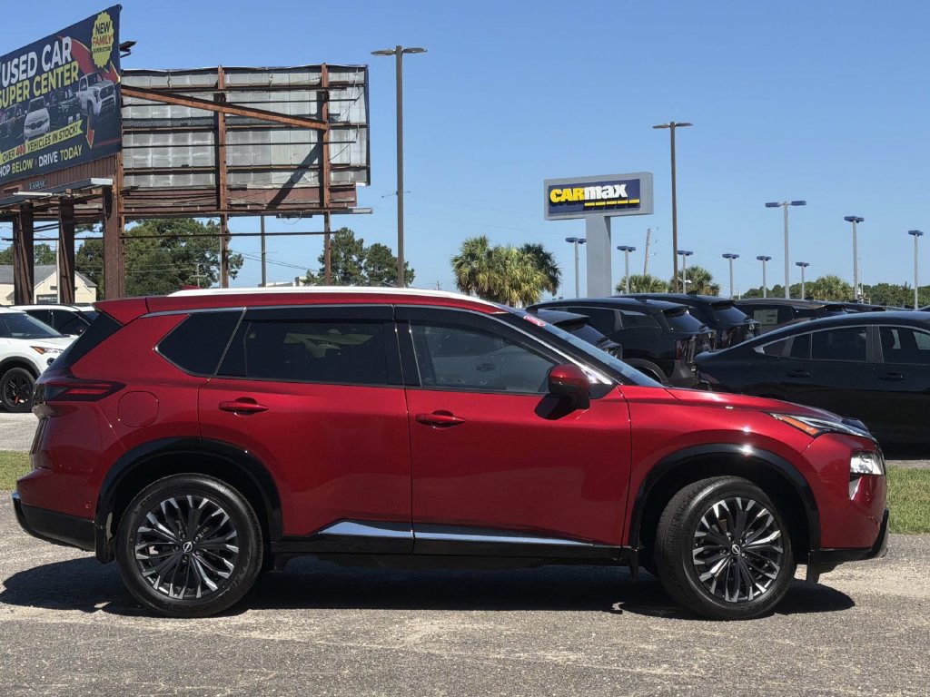 Used 2024 Nissan Rogue Platinum w/ Platinum Premium Package FWD image 3