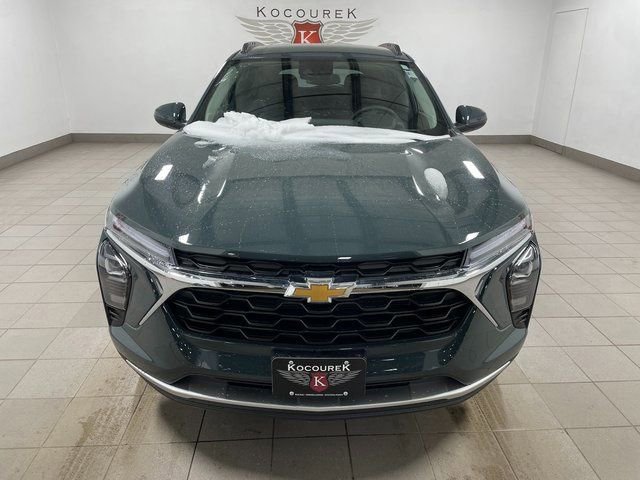 New 2026 Chevrolet Trax LT w/ Driver Confidence Package FWD image 2