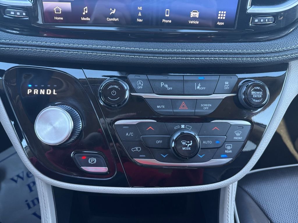 Used 2024 Chrysler Pacifica Limited image 35