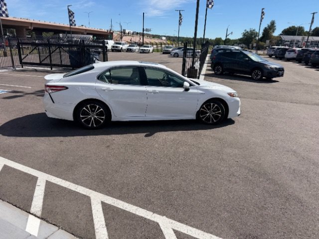 Used 2020 Toyota Camry SE w/ Sunroof Package FWD image 20