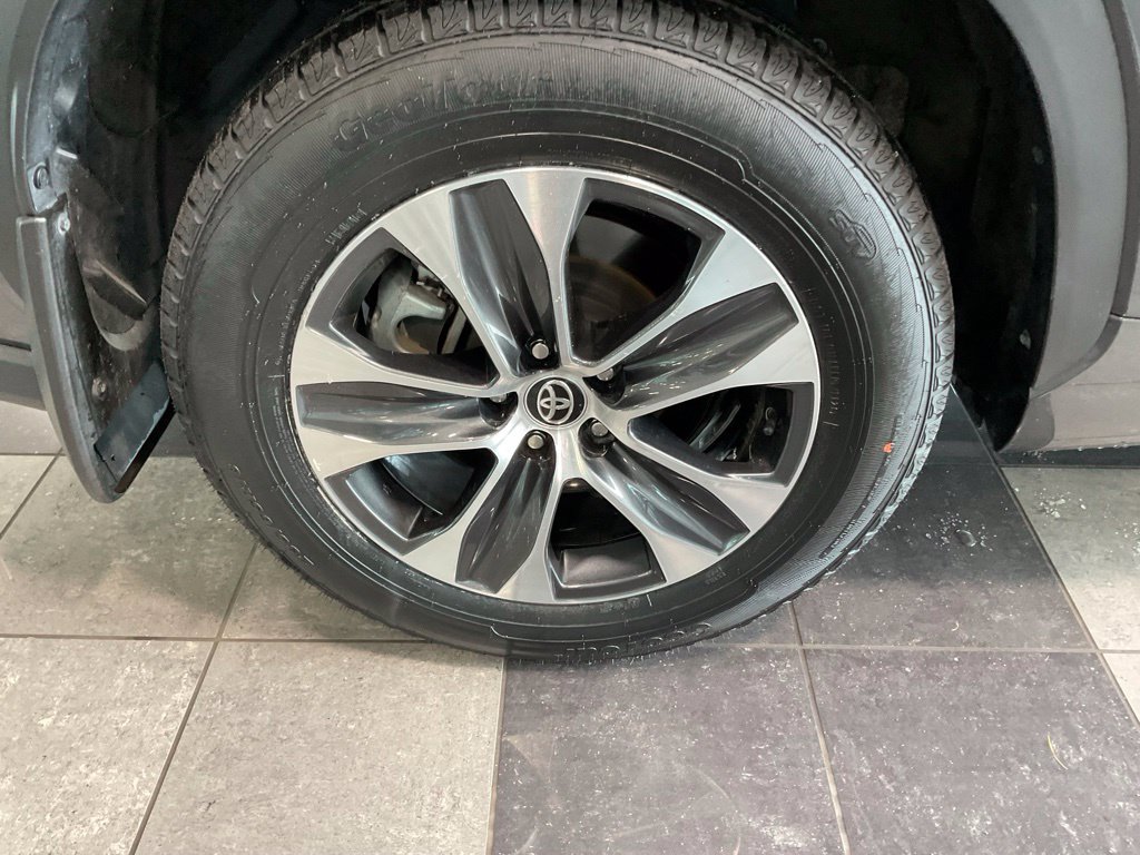 Certified 2025 Toyota Highlander XLE AWD/4WD image 7