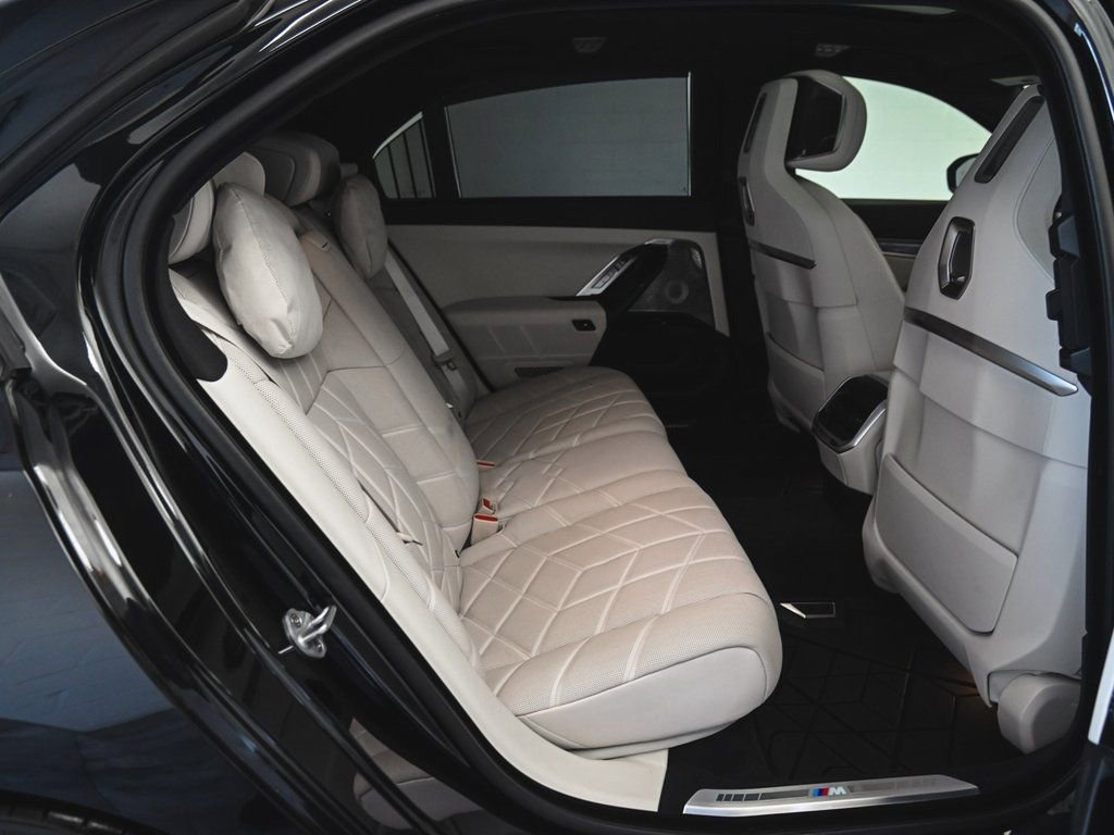 Used 2024 BMW i7 M70 w/ Executive Package image 34
