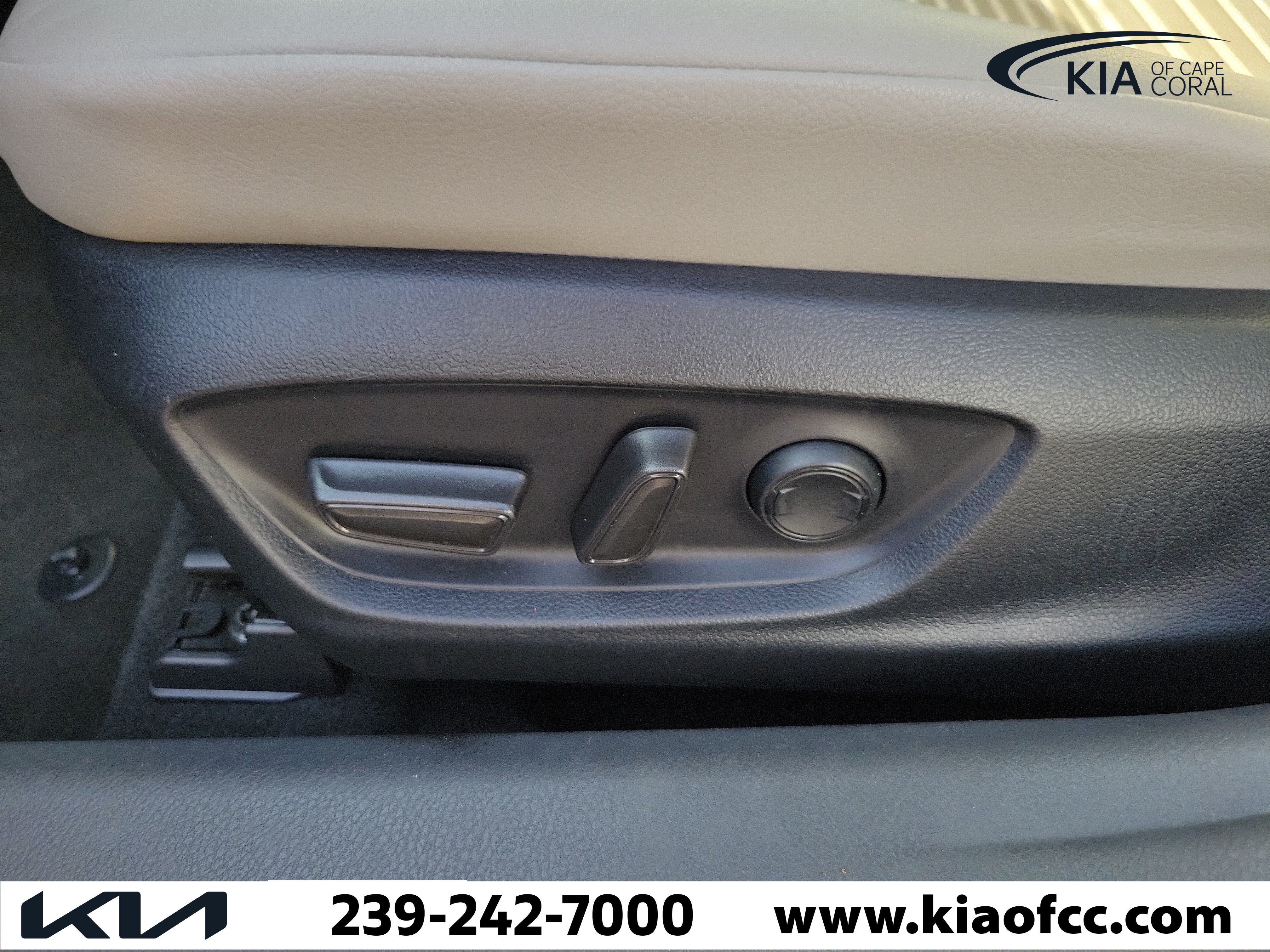 Used 2023 Toyota Camry SE FWD image 21