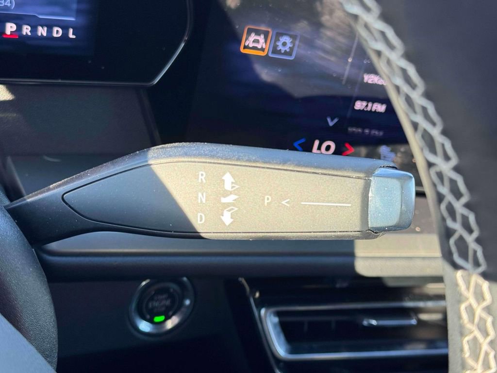 Used 2025 Chevrolet Traverse LT w/ Driver Confidence Package AWD/4WD image 23