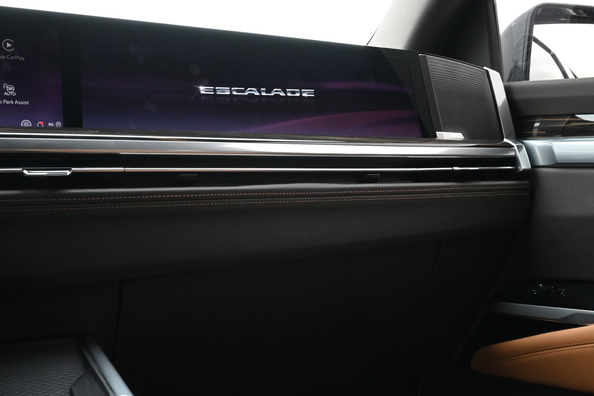 Certified 2025 Cadillac Escalade Premium Luxury AWD/4WD image 8