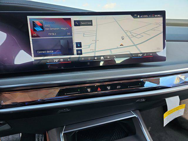 New 2025 BMW i7 M70 image 21