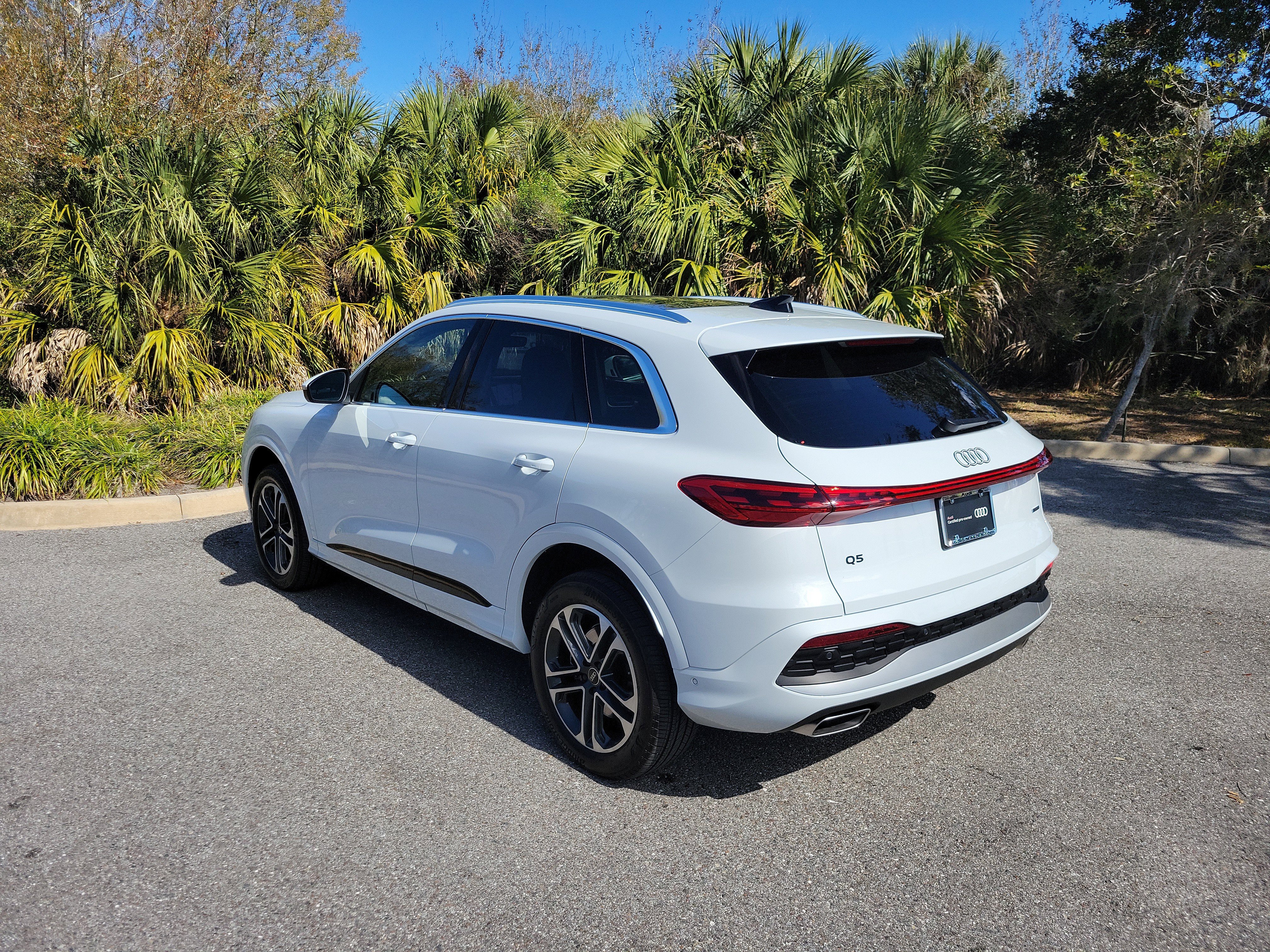 Used 2025 Audi Q5 Premium w/ Convenience Package image 6