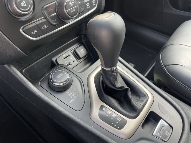 Used 2015 Jeep Cherokee Limited AWD/4WD image 20