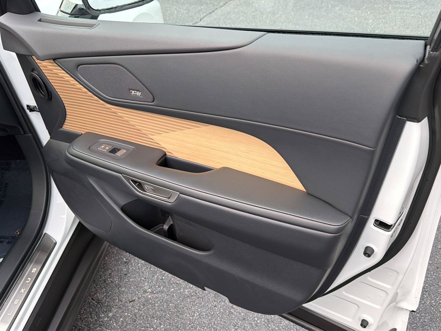 New 2026 Lexus ES 350e w/ Accessory Package (Z2) FWD image 14