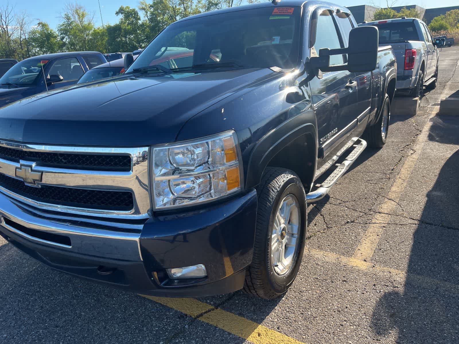 Used 2010 Chevrolet Silverado 1500 LT w/ Power Pack Plus AWD/4WD image 4