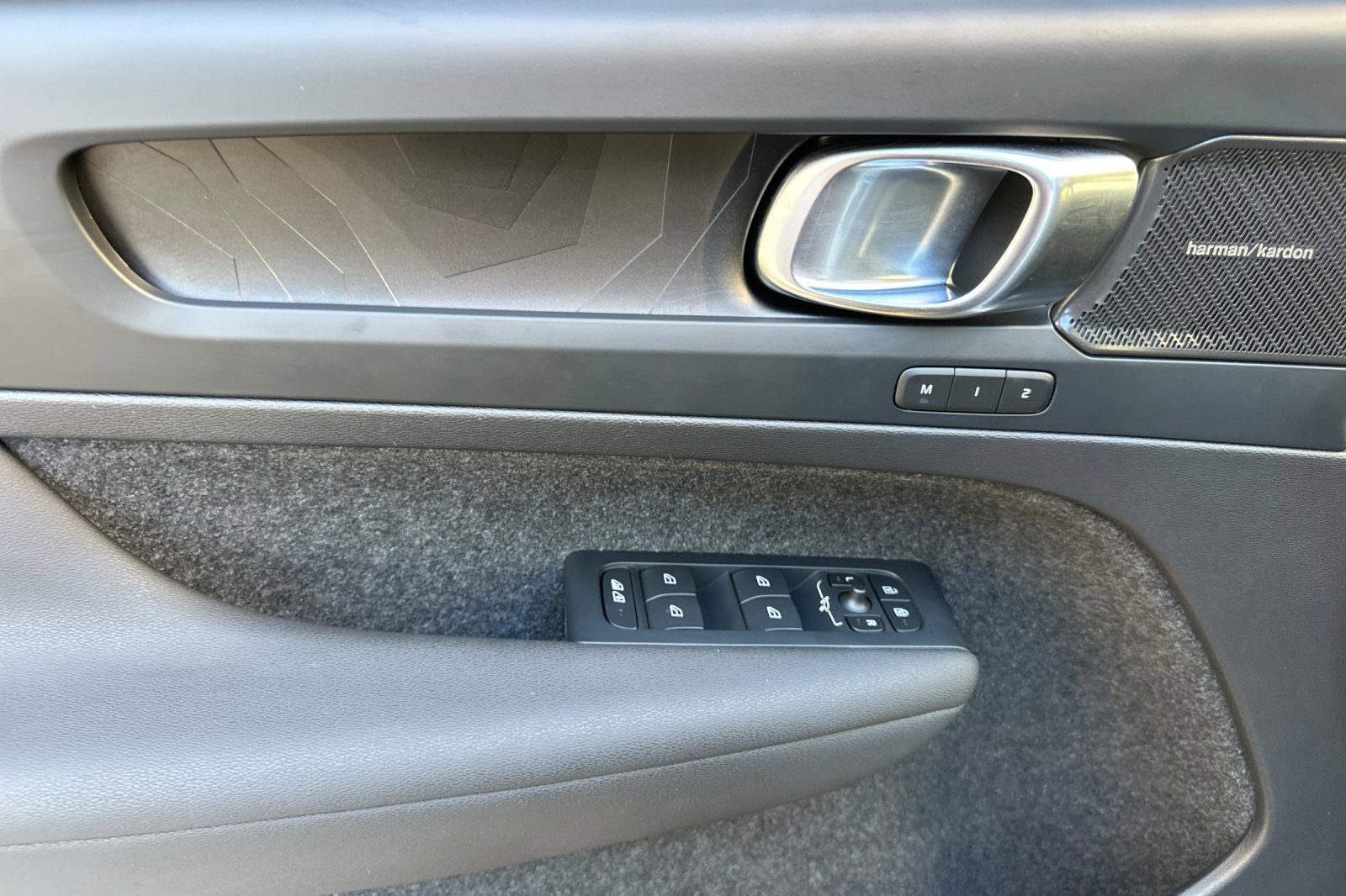 Used 2023 Volvo XC40 Recharge Ultimate image 10