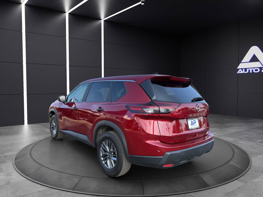 Used 2024 Nissan Rogue S image 4