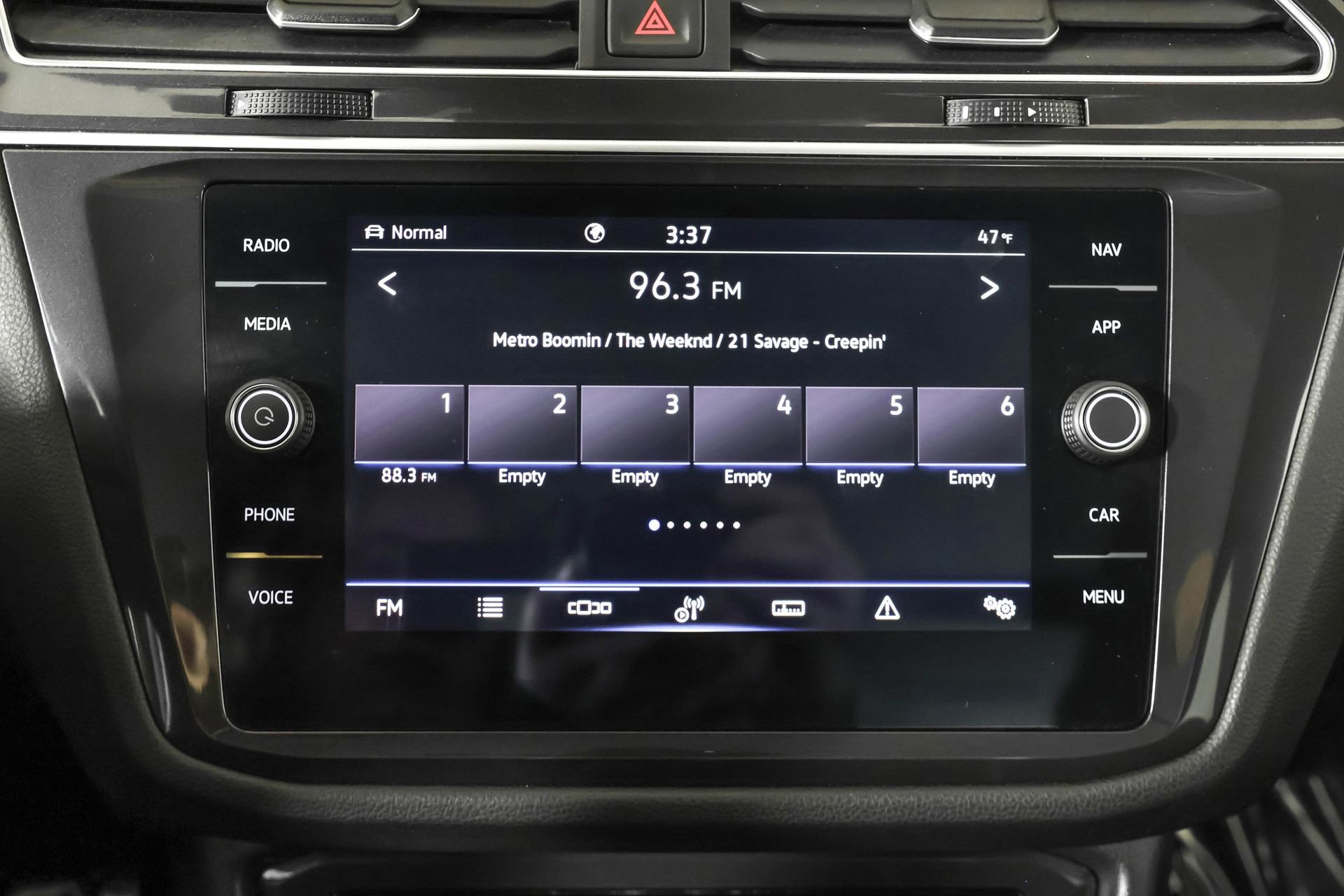 Used 2024 Volkswagen Tiguan SEL R-Line image 29