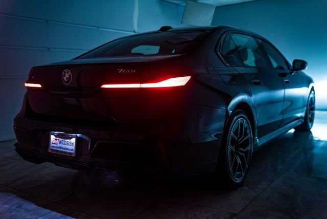 Used 2023 BMW 760i xDrive image 40