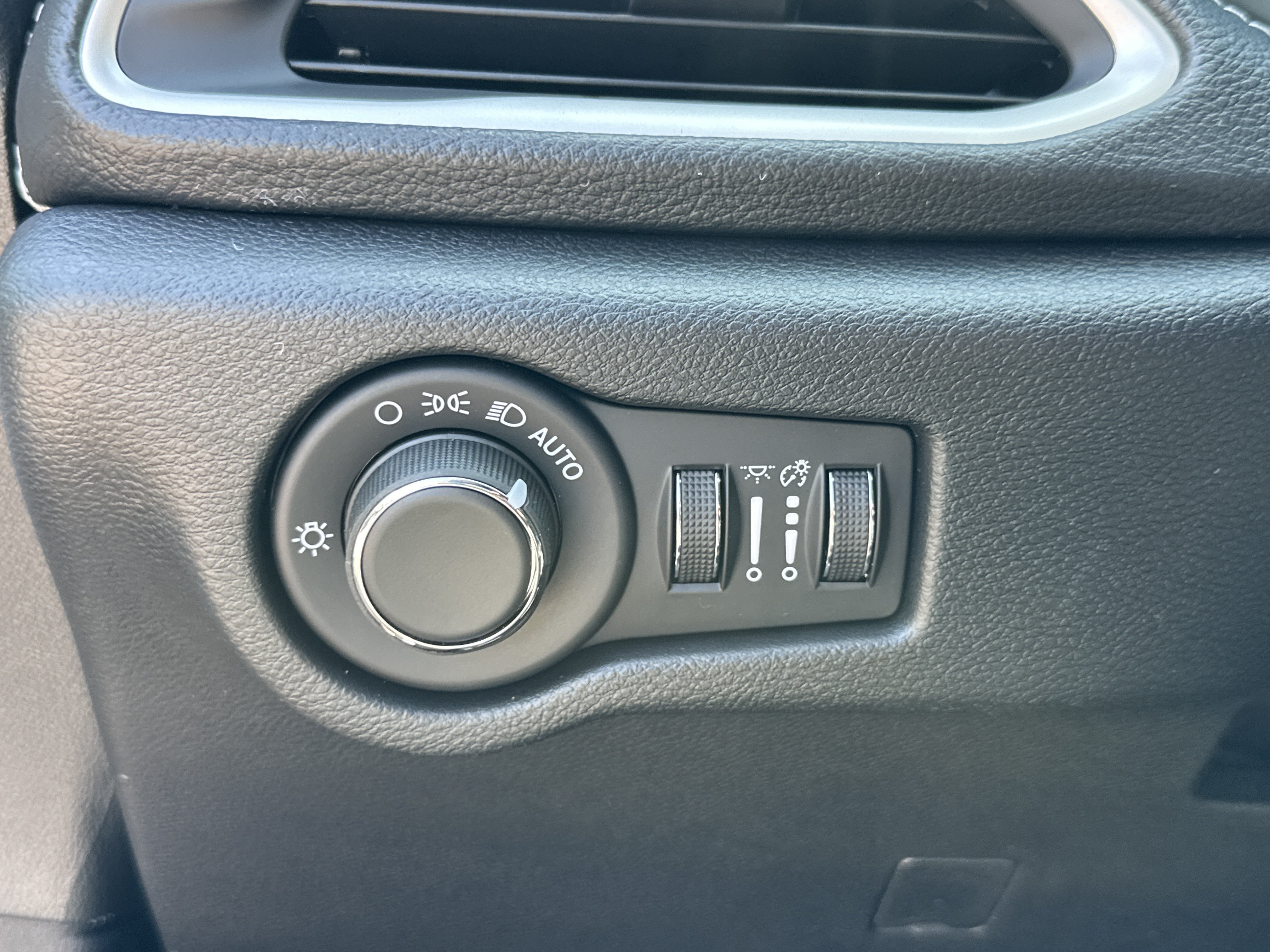 New 2027 Chrysler Pacifica Limited FWD image 14