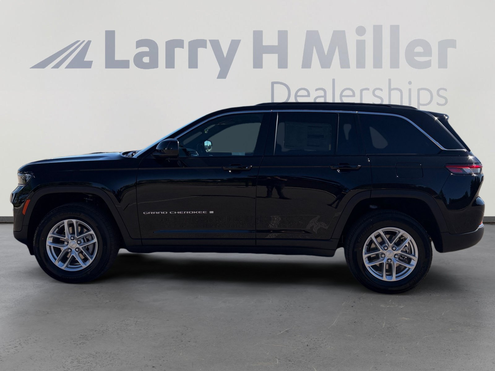 New 2026 Jeep Grand Cherokee Laredo X AWD/4WD image 3