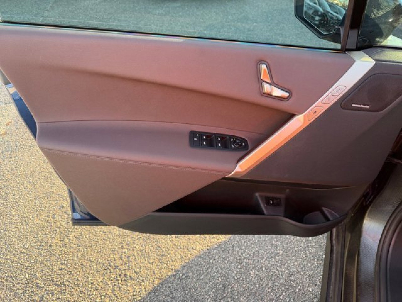 Used 2025 BMW iX xDrive50 w/ Convenience Package image 21