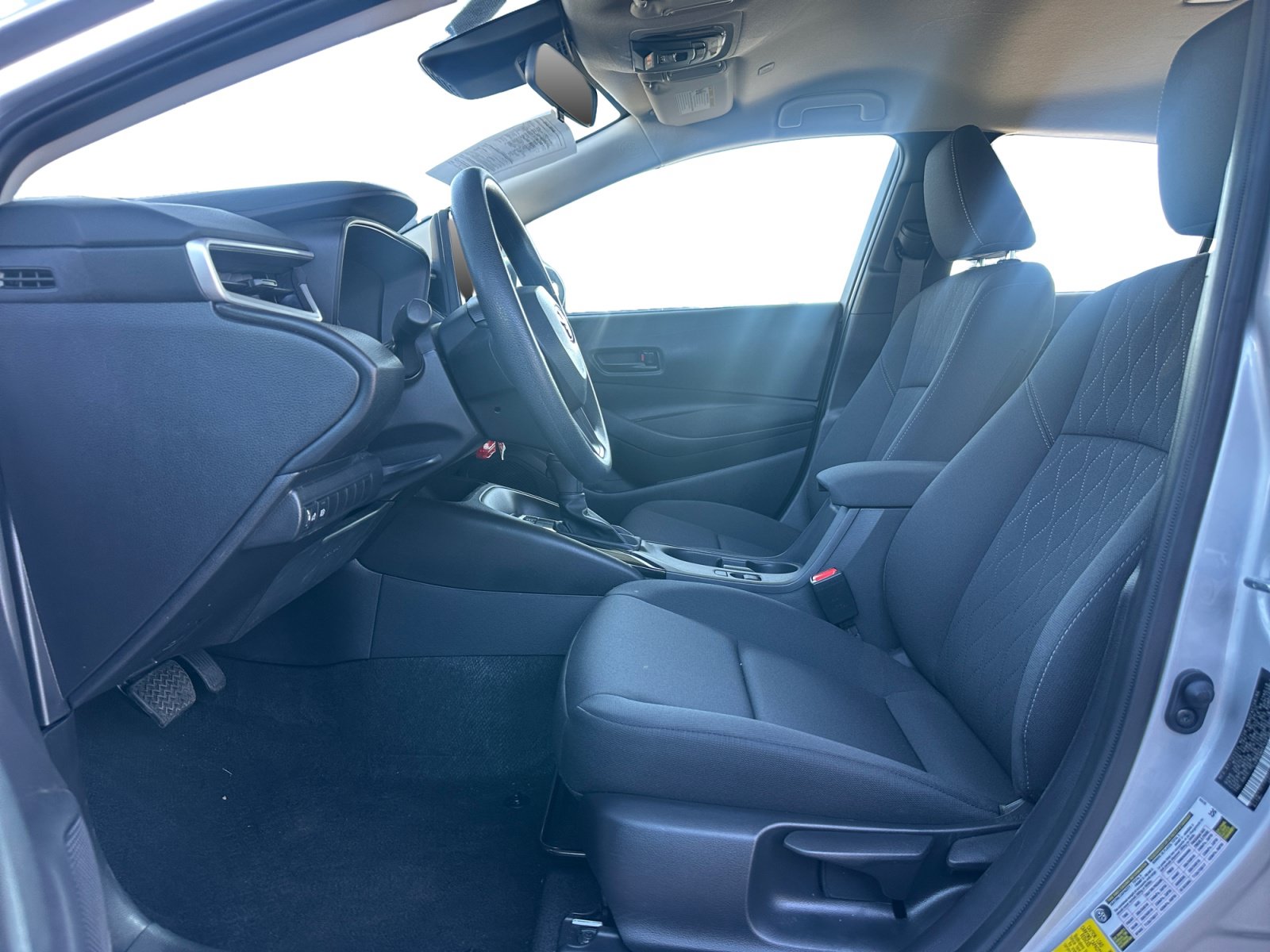 Used 2025 Toyota Corolla LE FWD image 9