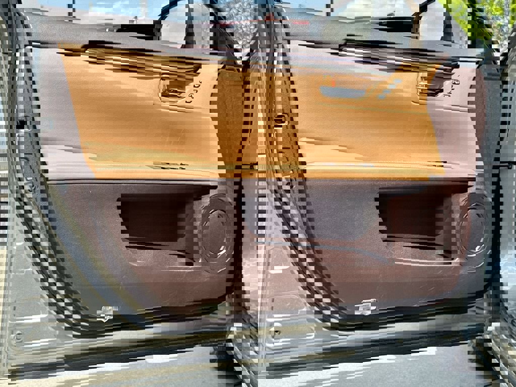 Used 2016 Lexus ES 350 w/ Luxury Package w/Wood Trim image 12