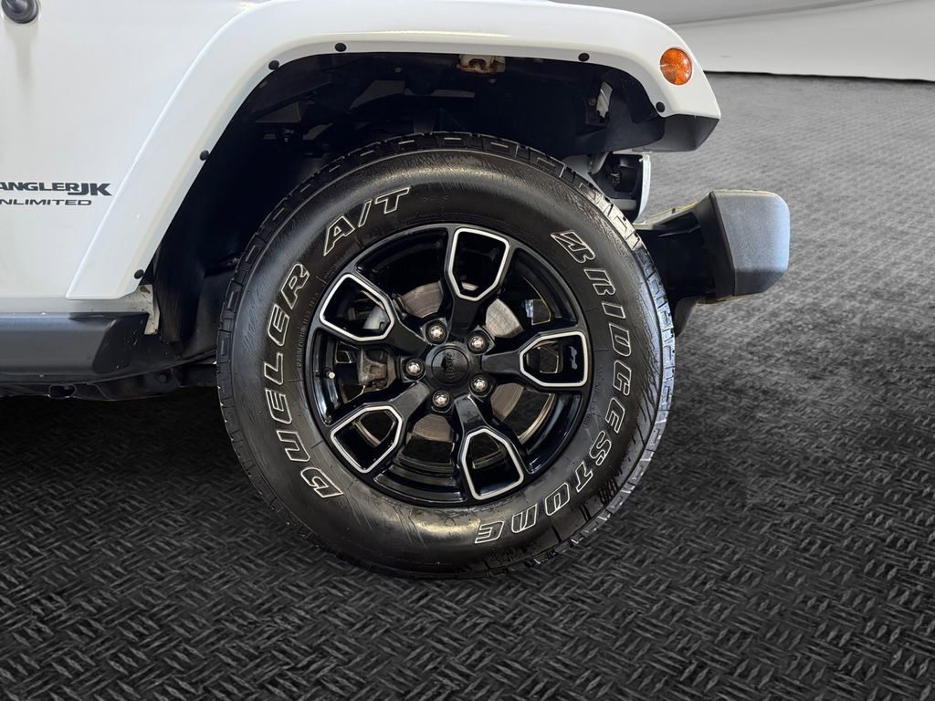 Used 2018 Jeep Wrangler Unlimited Sahara w/ Dual Top Group AWD/4WD image 11