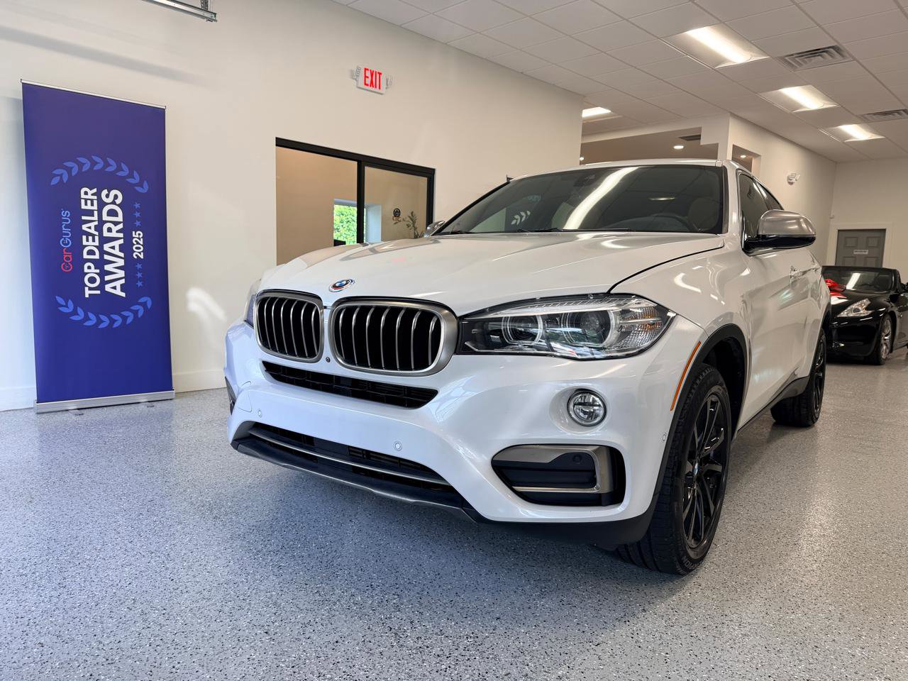 Used 2019 BMW X6 sDrive35i RWD image 3