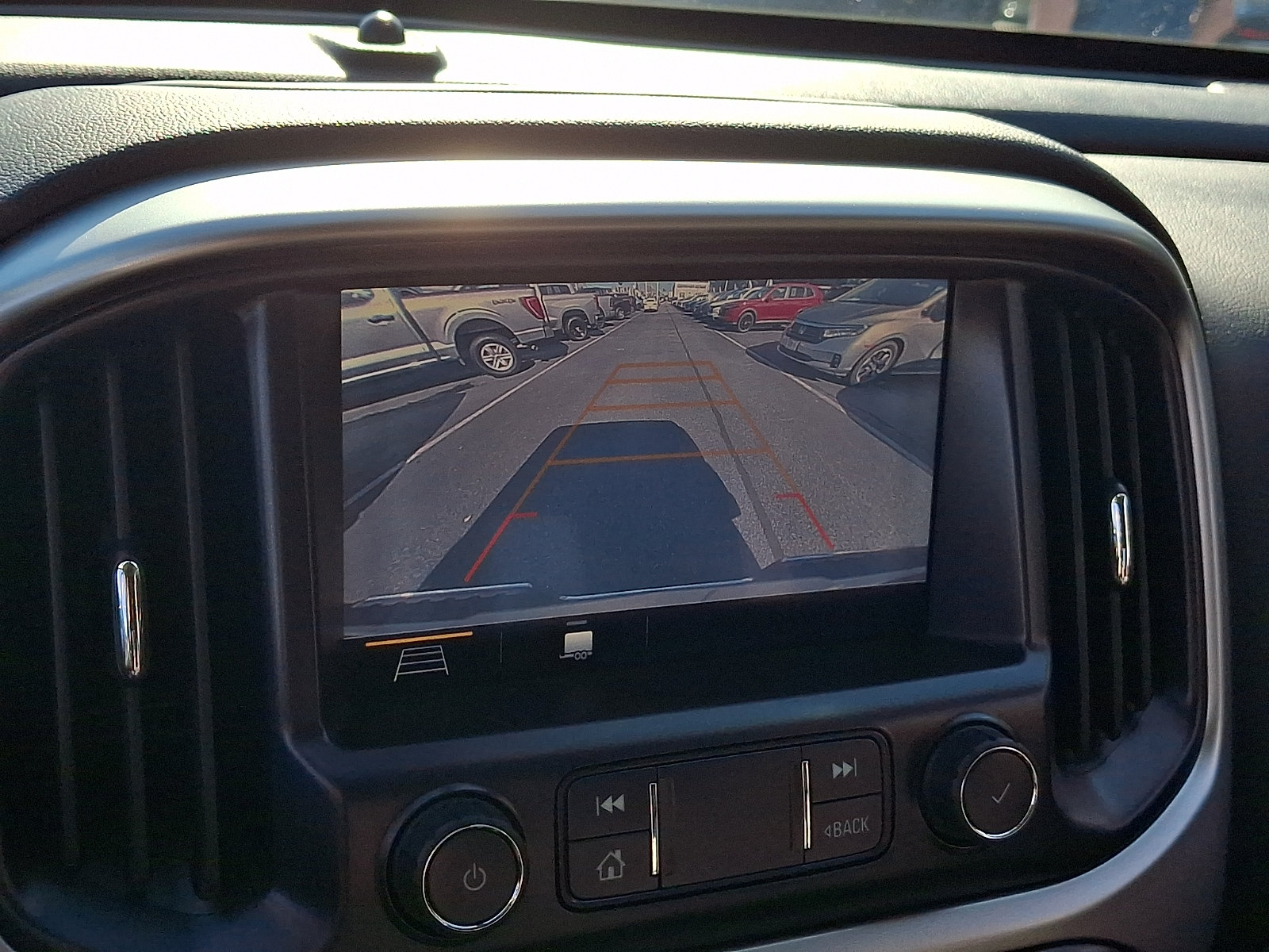 Used 2019 Chevrolet Colorado LT w/ Luxury Package, Chrome AWD/4WD image 16