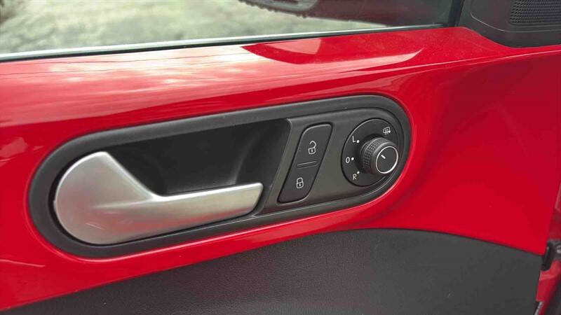 Used 2015 Volkswagen Beetle 1.8T image 12