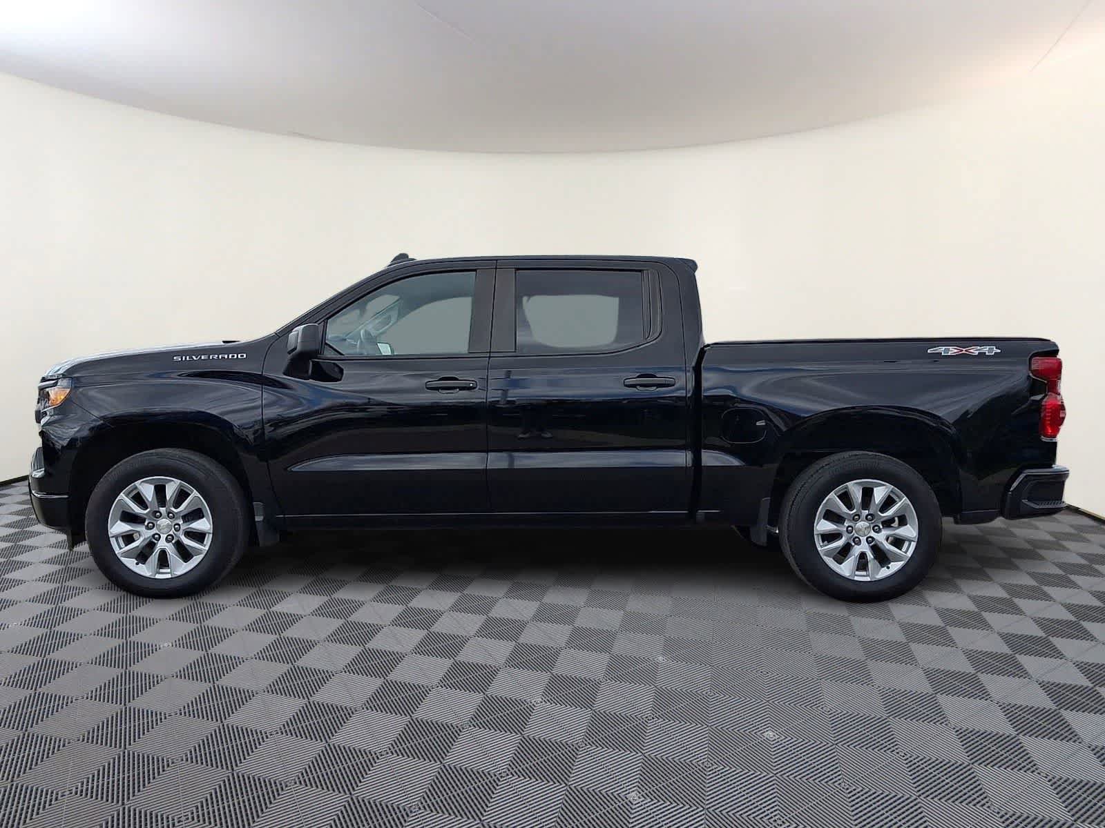 Used 2023 Chevrolet Silverado 1500 Custom AWD/4WD image 8