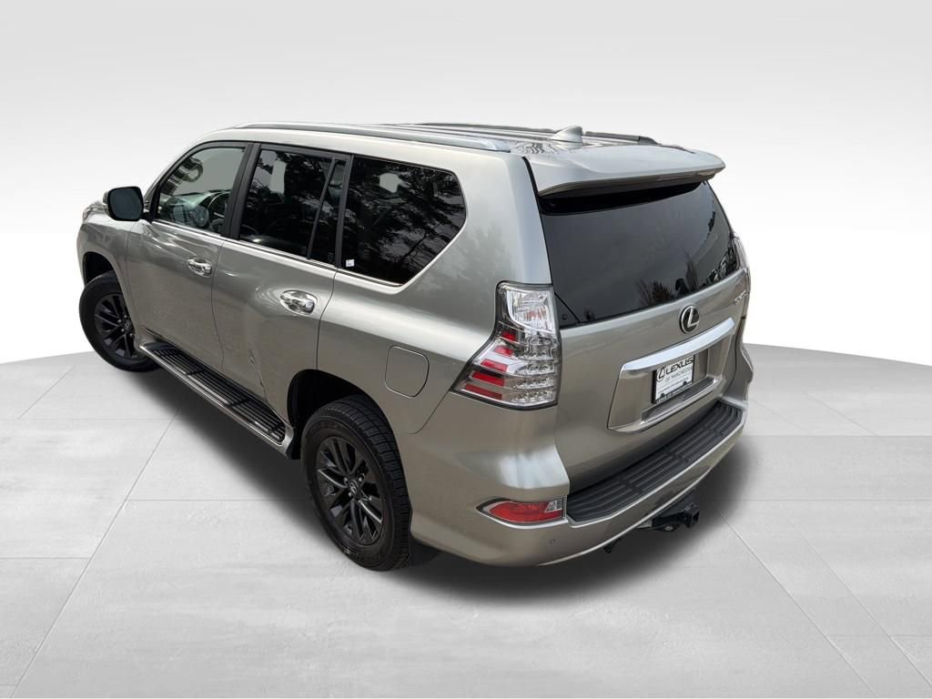 Used 2020 Lexus GX 460 Premium w/ Premium Package image 4