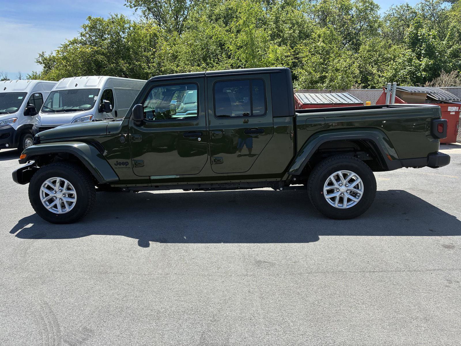 New 2023 Jeep Gladiator Sport AWD/4WD image 5