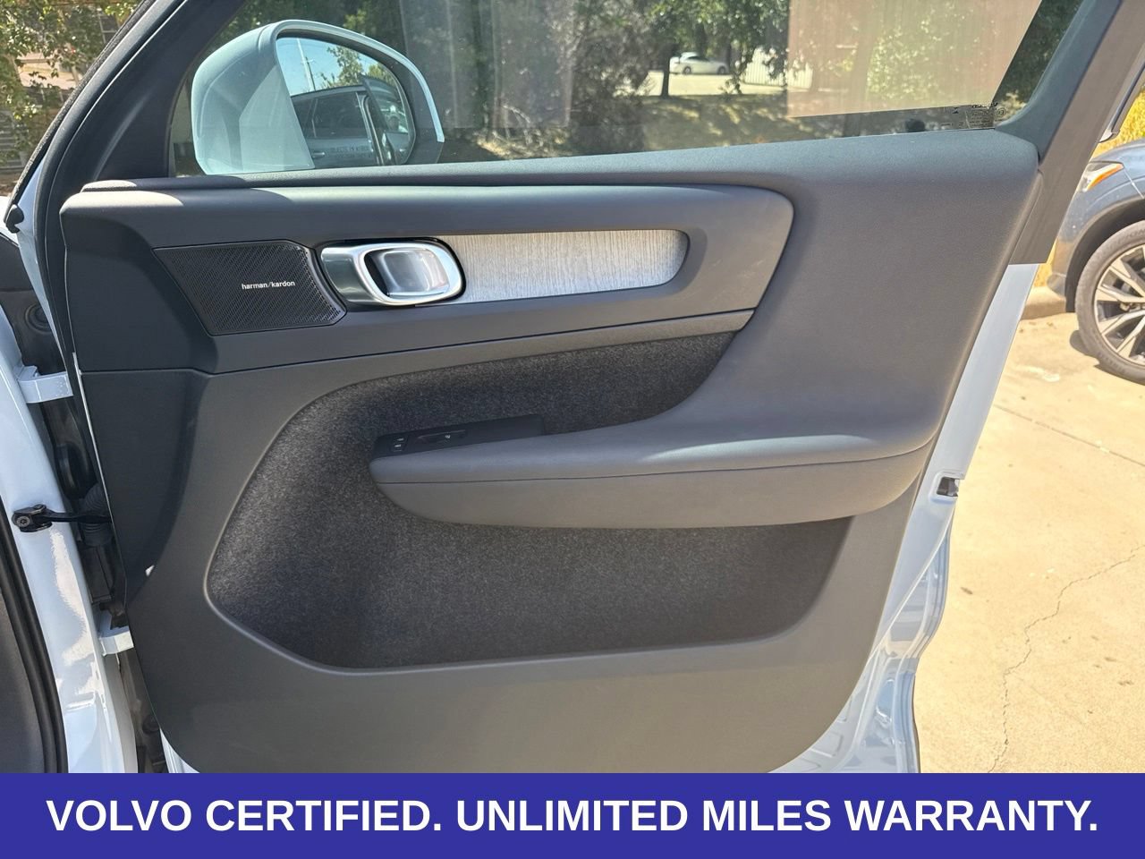 Certified 2024 Volvo XC40 B5 Ultimate w/ Protection Package Premier AWD/4WD image 10