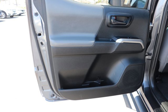 Used 2021 Toyota Tacoma SR5 RWD image 11