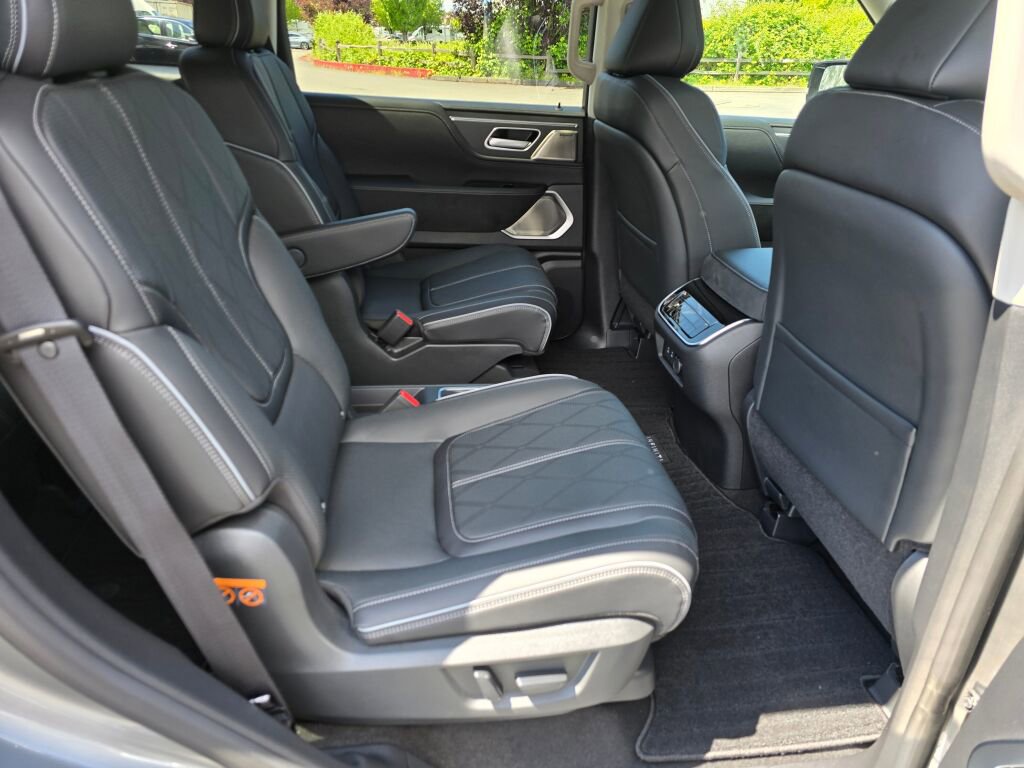 New 2025 INFINITI QX80 Sensory image 12