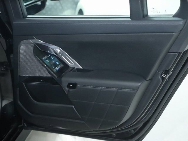 Used 2025 BMW 740i xDrive image 33