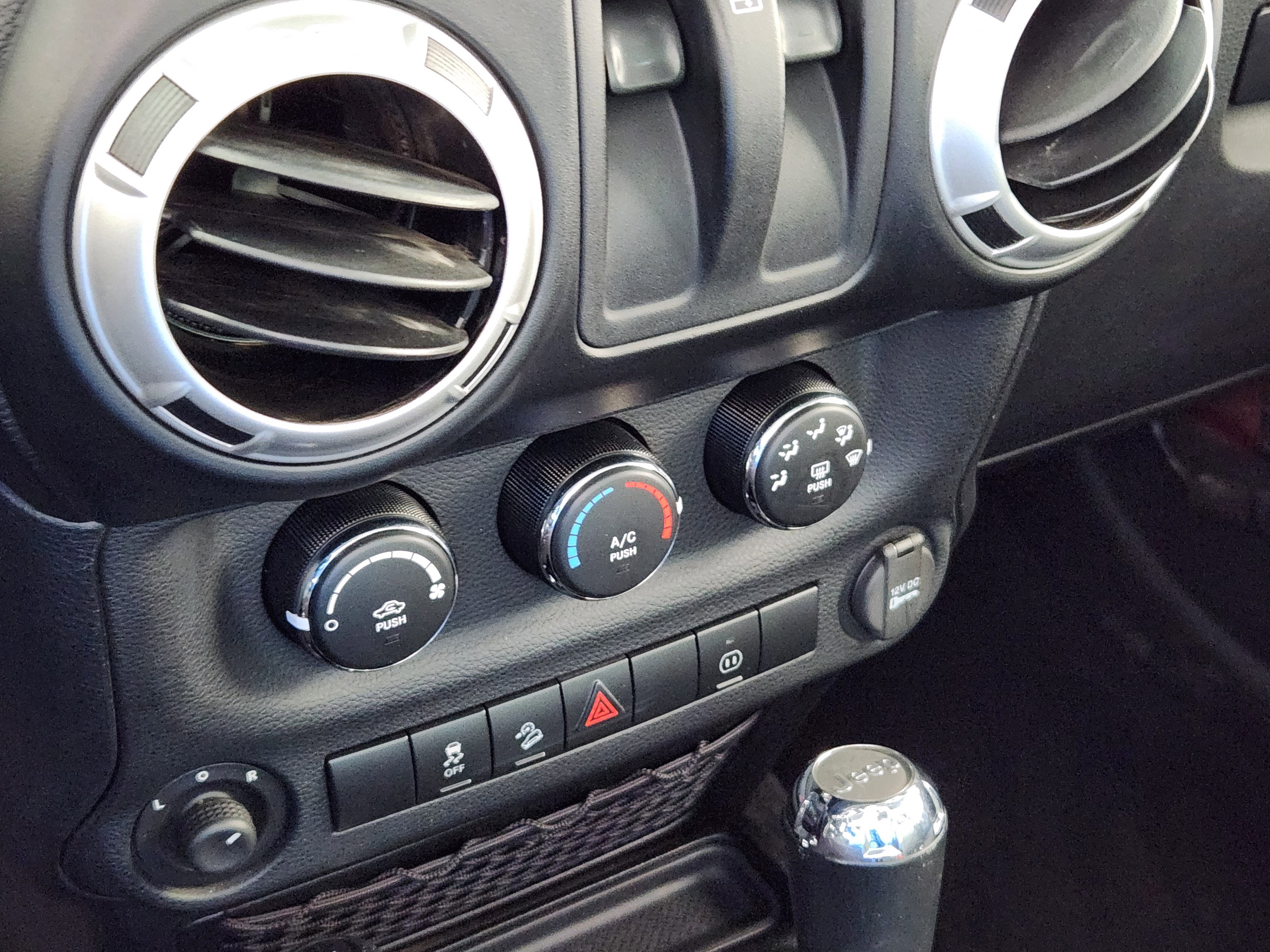 Used 2012 Jeep Wrangler Rubicon w/ PWR Convenience Group image 24