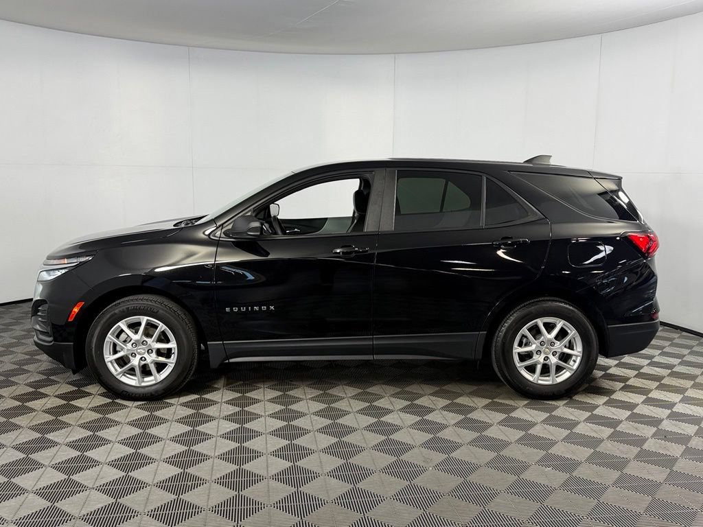 Used 2023 Chevrolet Equinox LS w/ LS Convenience Package FWD image 10