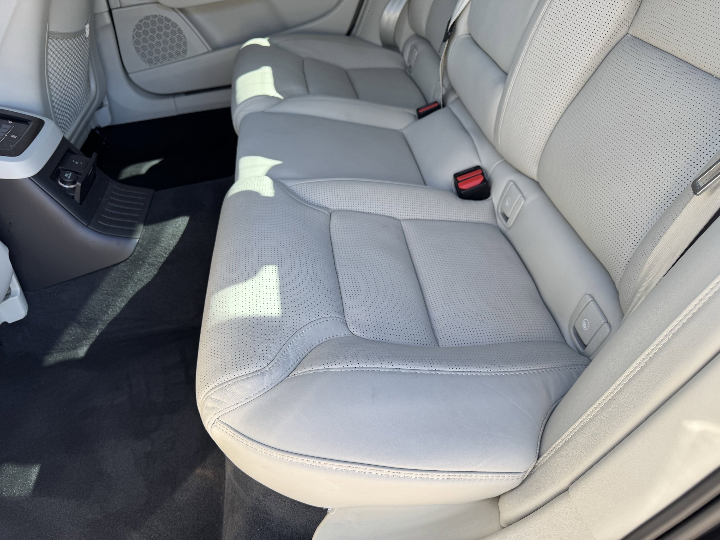 Used 2024 Volvo S90 T8 Ultimate w/ Lounge Package image 25