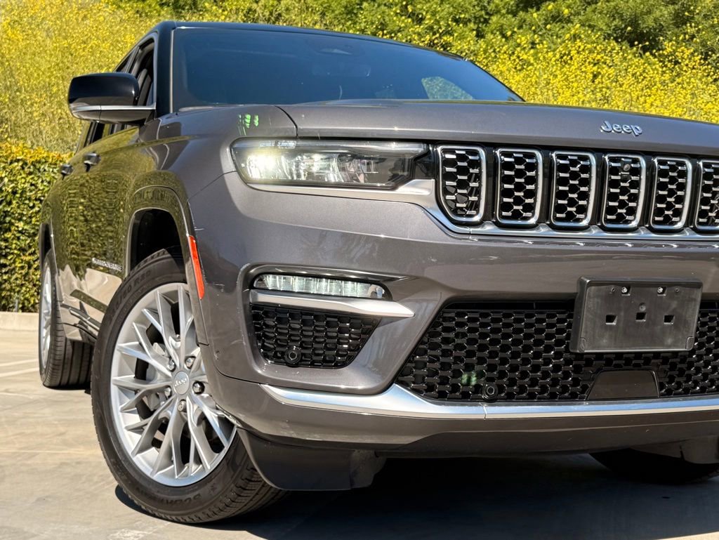 Used 2023 Jeep Grand Cherokee Summit w/ Luxury Tech Group V image 7