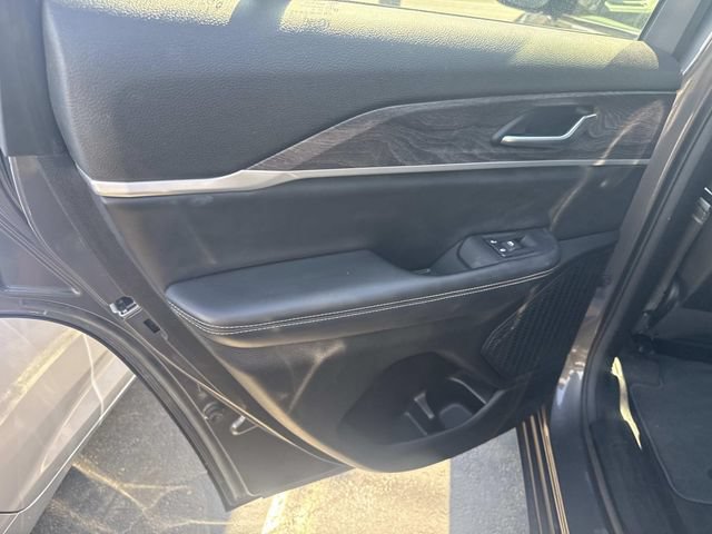 Used 2023 Jeep Grand Cherokee Limited AWD/4WD image 17