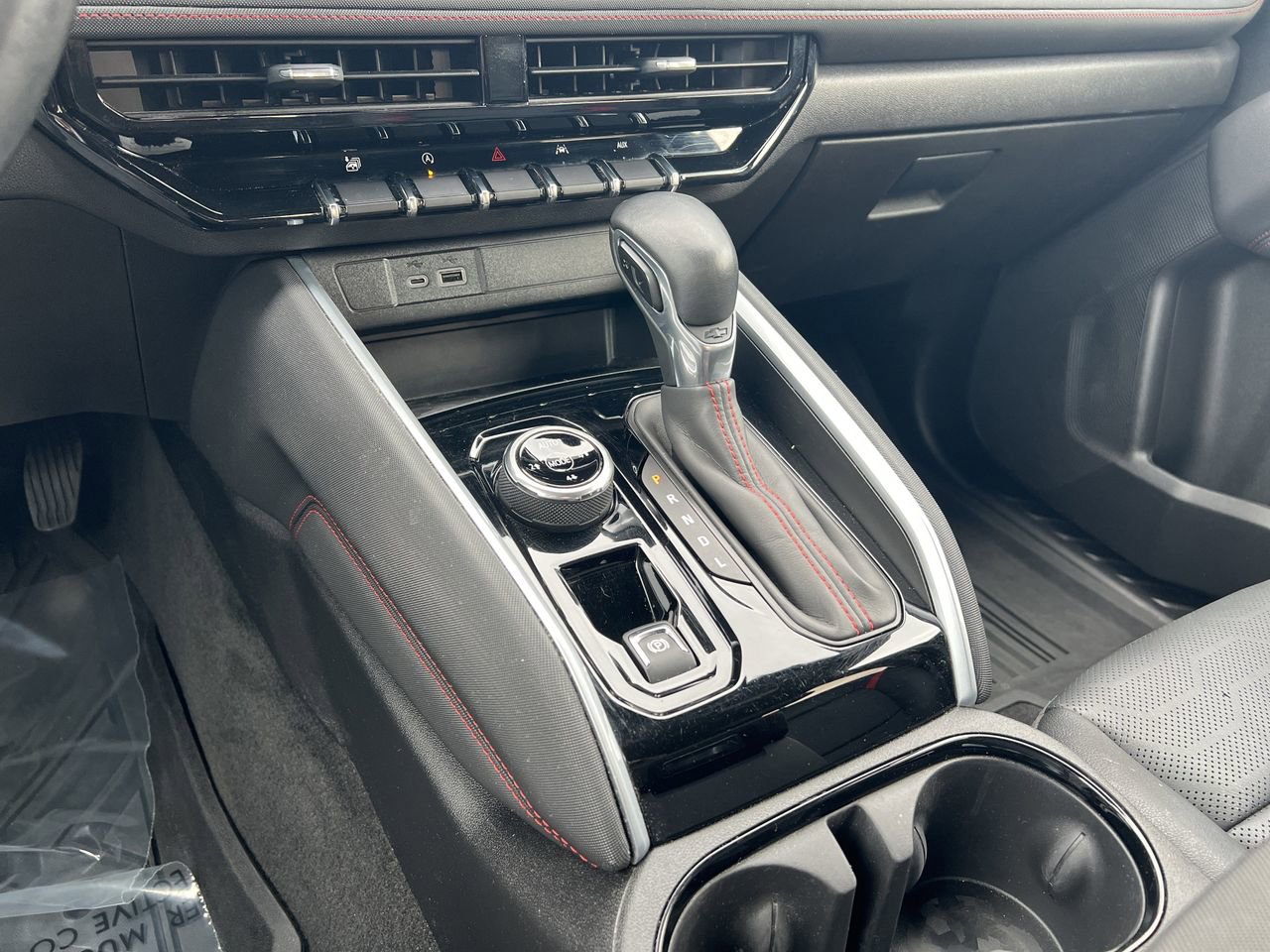 Used 2023 Chevrolet Colorado Z71 w/ Z71 Convenience Package 2 image 11