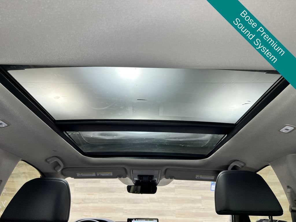 Used 2025 Honda Pilot Elite image 4
