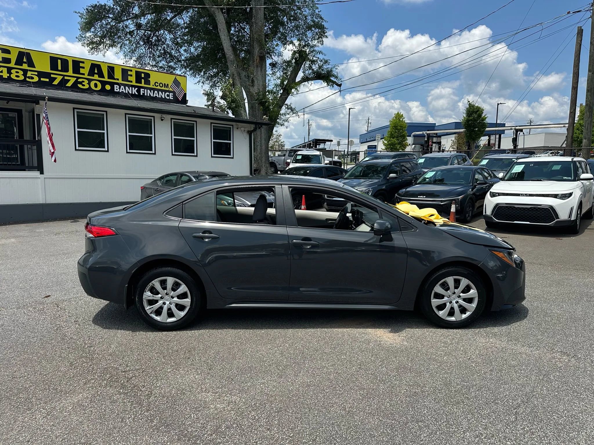 Used 2025 Toyota Corolla LE image 3