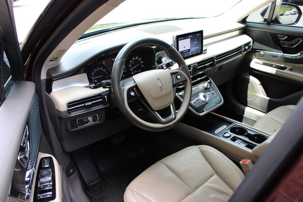 Used 2020 Lincoln Corsair AWD w/ Premium Package image 13