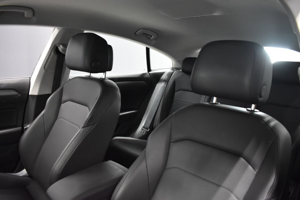 Used 2019 Volkswagen Arteon SE FWD image 16