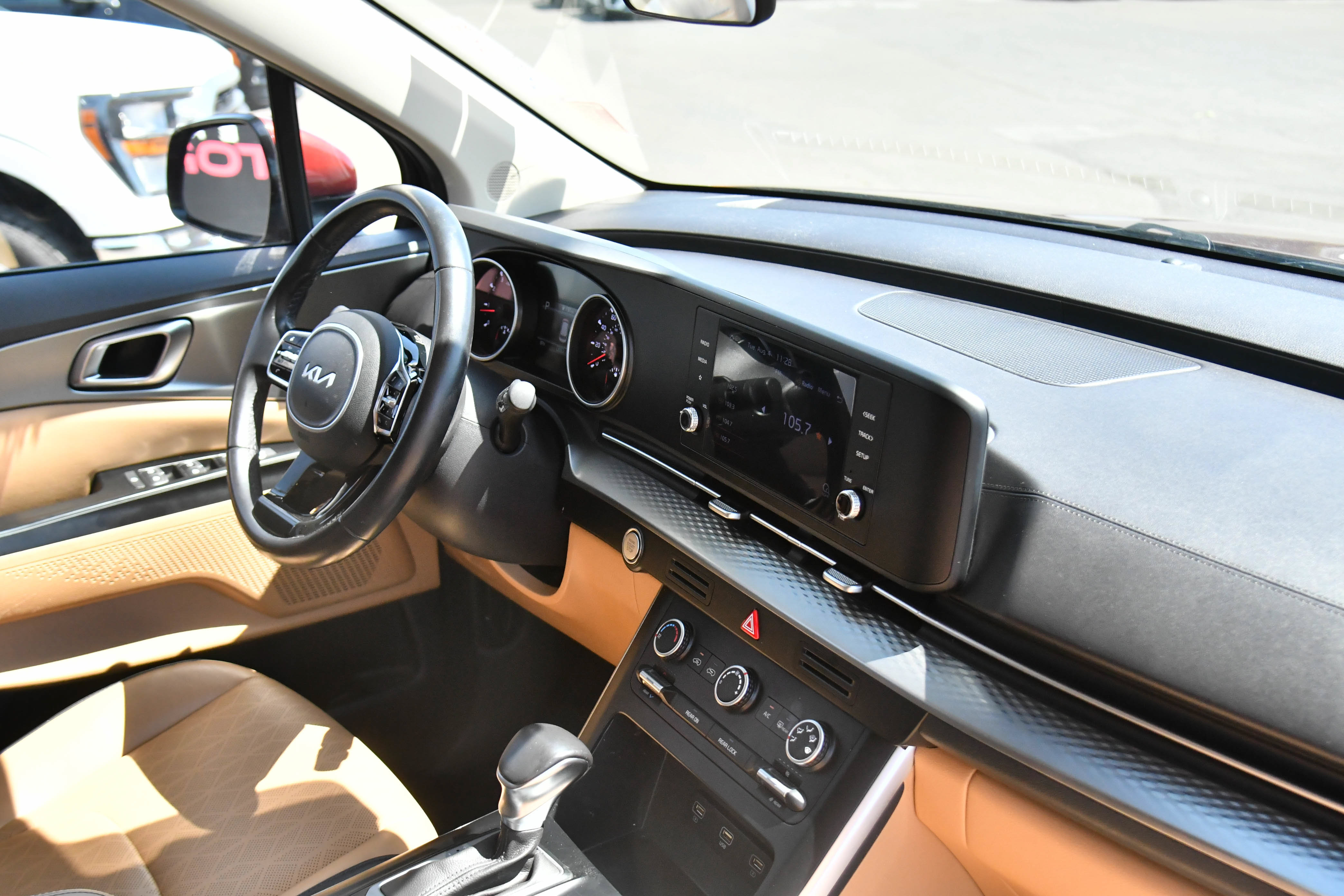 Used 2022 Kia Carnival LX FWD image 47
